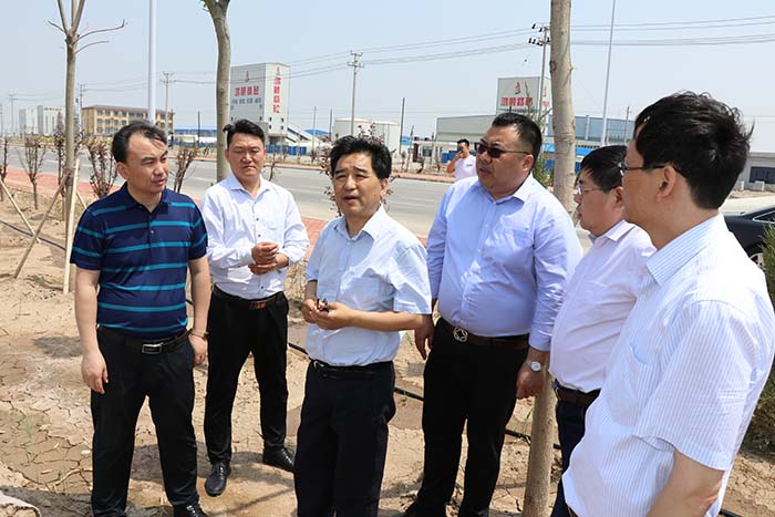 1558056790.jpg 中鐵建華北投資發(fā)展有限公司副總經(jīng)理總經(jīng)濟師王祖春王祖春一行視察項目建設情況.jpg